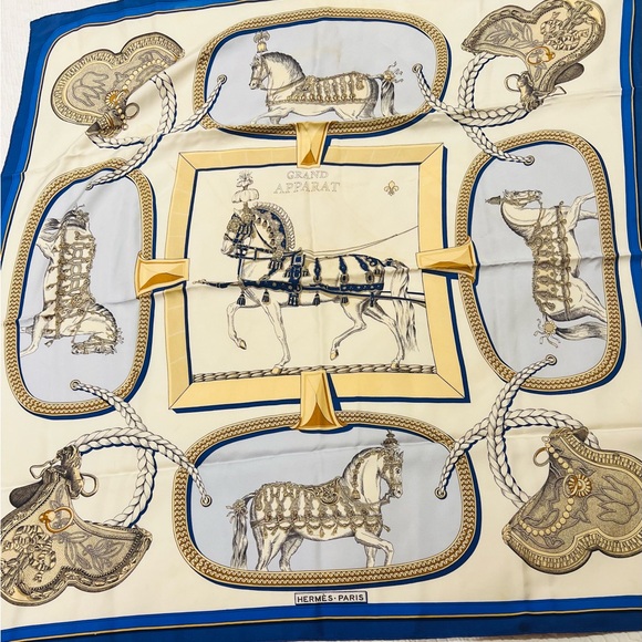 Hermes ‘ Grands Apparats Gorgeous blue, white, and gold square silk scarf 90 cm - Picture 10 of 15